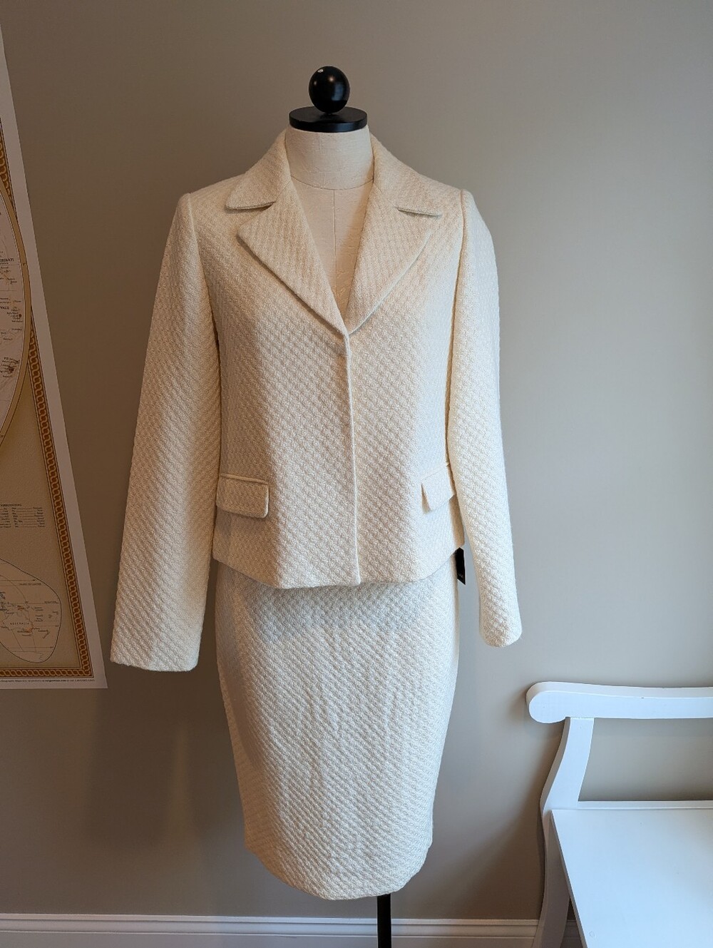 New Tahare Cream Textured Skirt Suit Set Size 4 / 50% Wool 50% Acrylic